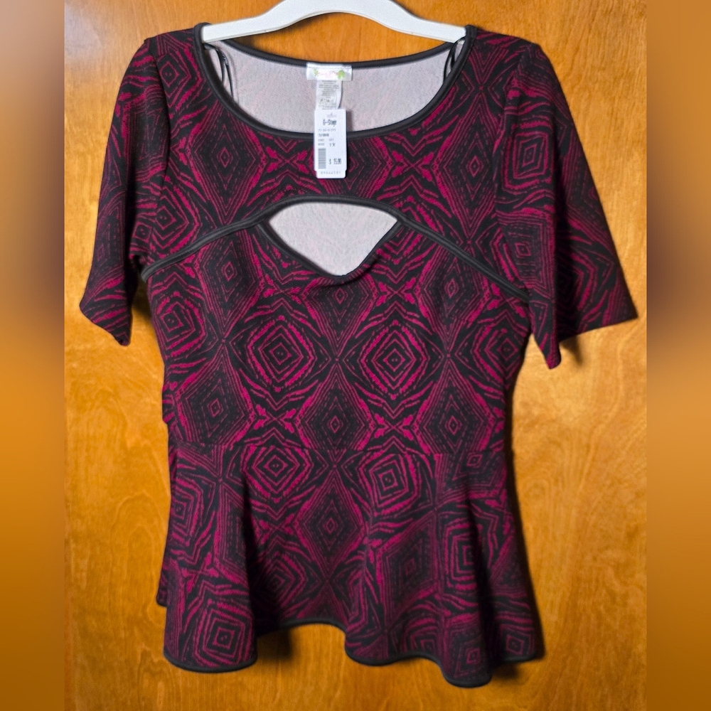 Red and Black Front cutout top- Short sleeve Size 1X - by Check it Out Plus